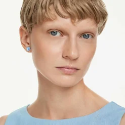 Magic stud earrings