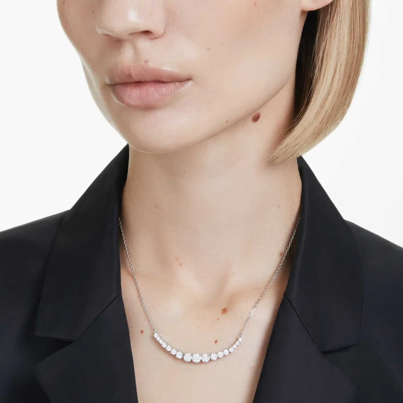 Matrix necklace