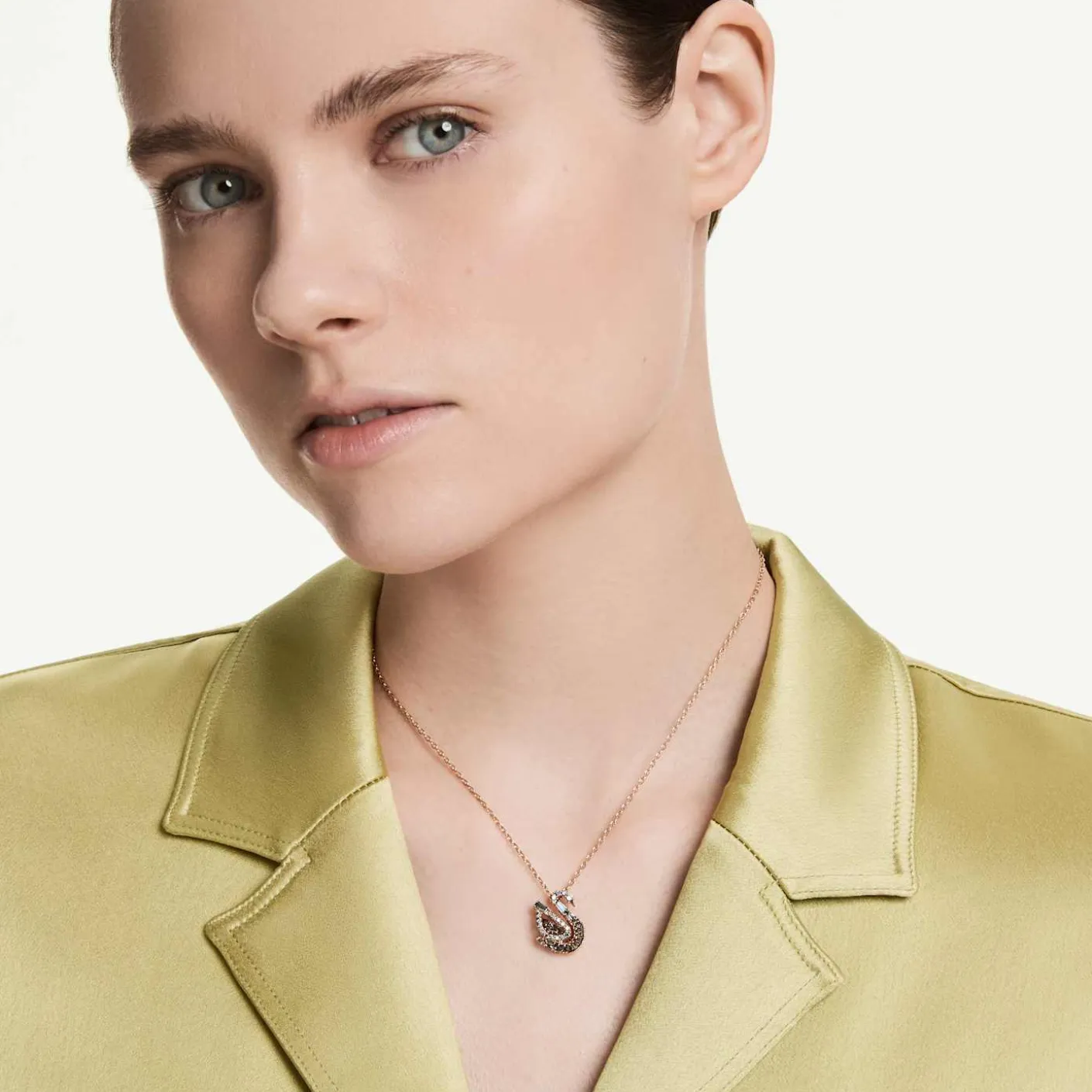Swan pendant