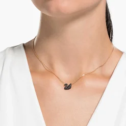 Swan pendant