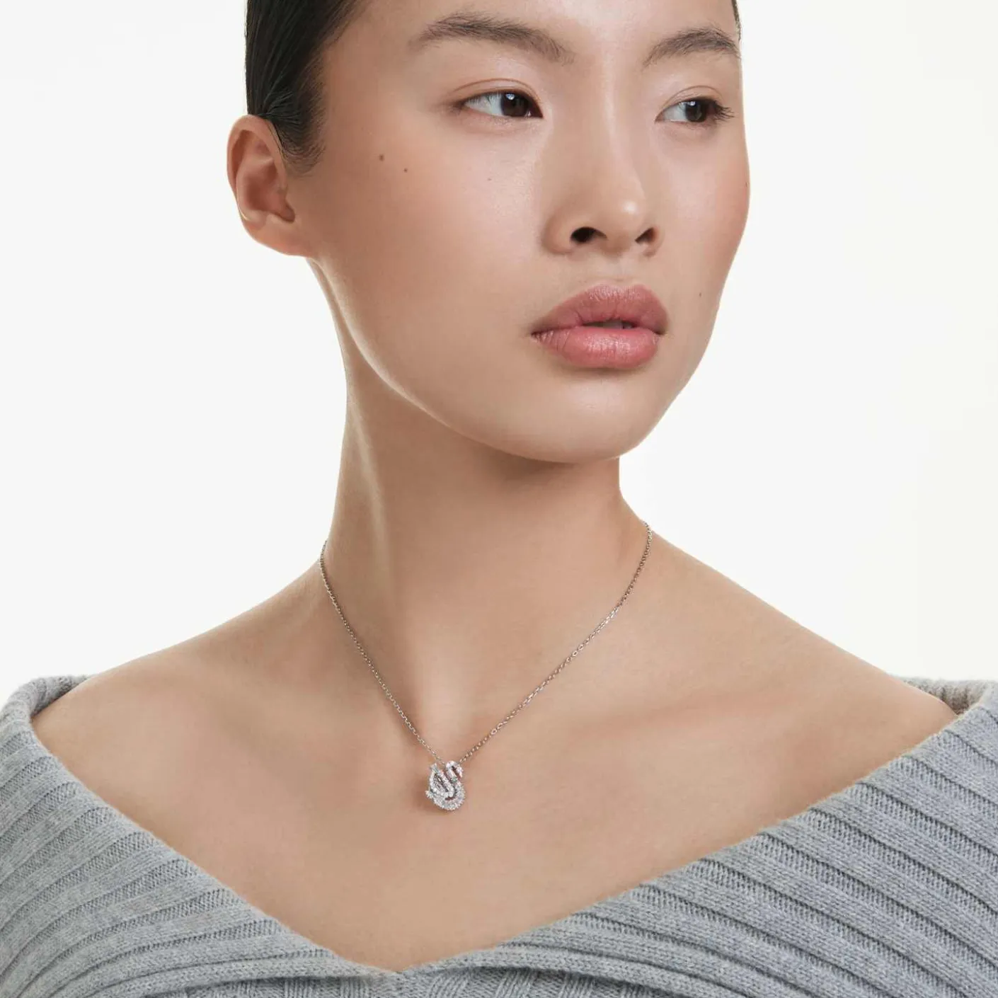 Swan pendant
