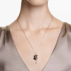 Swan pendant