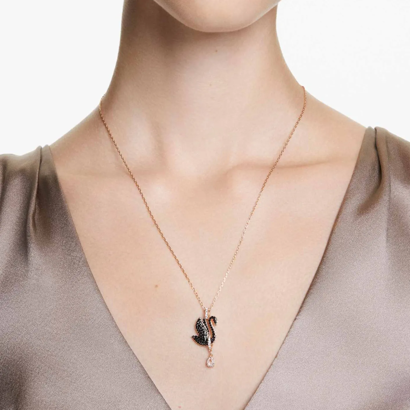 Swan pendant