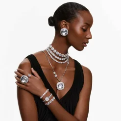 Una Angelic cocktail ring