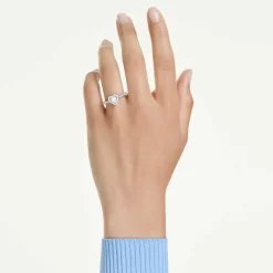 Una Angelic motif ring